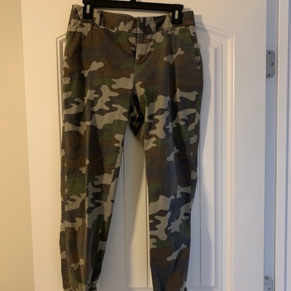 Caslon Chinos in Camo size 6 - Picture 1 of 5